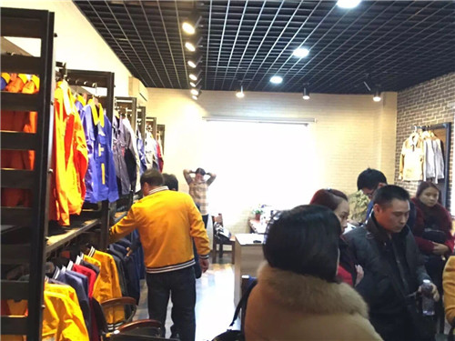 飾品和職業(yè)服裝的搭配技巧