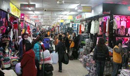 受網(wǎng)購沖擊，服裝批發(fā)市場該何去何從？